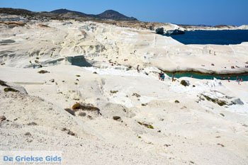 Sarakiniko Milos | Cycladen Griekenland | Foto 205 - Foto van https://www.grieksegids.nl/fotos/milos/normaal/sarakiniko-205.jpg