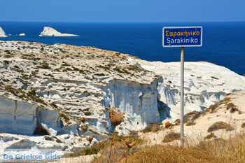 Sarakiniko Milos | Cycladen Griekenland | Foto 206 - Foto van https://www.grieksegids.nl/fotos/milos/normaal/sarakiniko-206.jpg