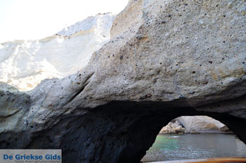 Sykia Milos | Cycladen Griekenland | Foto 33 - Foto van https://www.grieksegids.nl/fotos/milos/normaal/sykia-milos-033.jpg