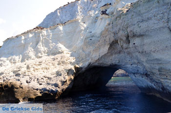 Sykia Milos | Cycladen Griekenland | Foto 38 - Foto van https://www.grieksegids.nl/fotos/milos/normaal/sykia-milos-038.jpg