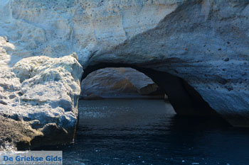 Sykia Milos | Cycladen Griekenland | Foto 74 - Foto van https://www.grieksegids.nl/fotos/milos/normaal/sykia-milos-074.jpg