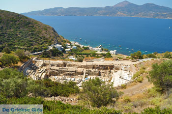 Trypiti Milos | Cycladen Griekenland | Foto 1 - Foto van https://www.grieksegids.nl/fotos/milos/normaal/trypiti-milos-001.jpg