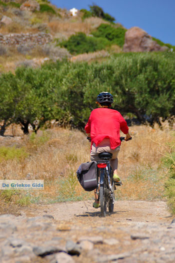 Trypiti Milos | Cycladen Griekenland | Foto 7 - Foto van https://www.grieksegids.nl/fotos/milos/normaal/trypiti-milos-007.jpg
