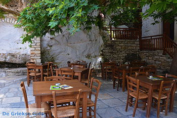 Apiranthos Naxos - Cycladen Griekenland- nr 39 - Foto van https://www.grieksegids.nl/fotos/naxos/normaal/apiranthos-naxos-039.jpg