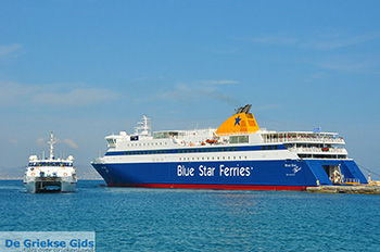 Bootjes bij Naxos - Cycladen Griekenland- nr 3 - Foto van https://www.grieksegids.nl/fotos/naxos/normaal/bootjes-bij-naxos-003.jpg