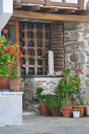 Engares Naxos - Cycladen Griekenland- nr 24 - Foto van https://www.grieksegids.nl/fotos/naxos/normaal/engares-naxos-024.jpg