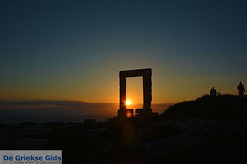 Naxos stad - Cycladen Griekenland - nr 341 - Foto van https://www.grieksegids.nl/fotos/naxos/normaal/naxos-stad-341.jpg