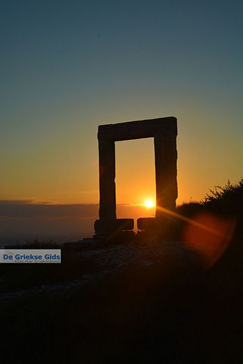 Naxos stad - Cycladen Griekenland - nr 343 - Foto van https://www.grieksegids.nl/fotos/naxos/normaal/naxos-stad-343.jpg