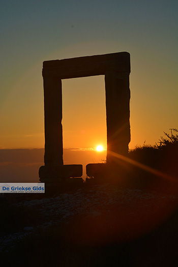 Naxos stad - Cycladen Griekenland - nr 344 - Foto van https://www.grieksegids.nl/fotos/naxos/normaal/naxos-stad-344.jpg