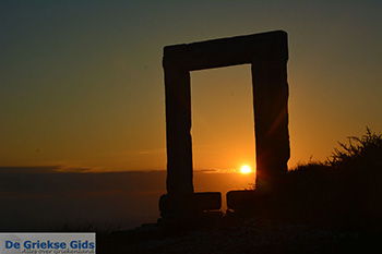 Naxos stad - Cycladen Griekenland - nr 345 - Foto van https://www.grieksegids.nl/fotos/naxos/normaal/naxos-stad-345.jpg
