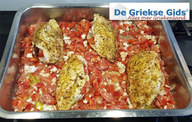 Kip met feta in d eoven