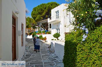 Lefkes Paros - Cycladen -  Foto 55 - Foto van https://www.grieksegids.nl/fotos/paros/lefkes/350pix/lefkes-paros-055.jpg