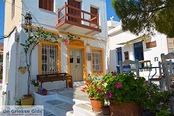 Lefkes Paros - Cycladen -  Foto 58 - Foto van https://www.grieksegids.nl/fotos/paros/lefkes/350pix/lefkes-paros-058.jpg