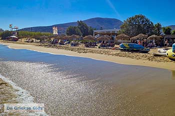 Chrissi Akti Paros - Cycladen Griekenland  - Foto van https://www.grieksegids.nl/fotos/paros/normaal/chrissi-akti-golden-beach-002.jpg