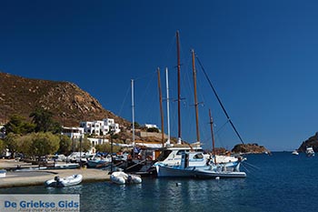 Grikos - Eiland Patmos - Griekse Gids Foto 50 - Foto van https://www.grieksegids.nl/fotos/patmos/grikos-patmos/normaal/grikos-patmos-050.jpg