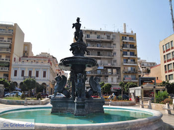 Centrale plein Patras -  Peloponessos - Foto 6 - Foto van https://www.grieksegids.nl/fotos/pelopon/achaia/350px/patras-achaia-peloponessos-006.jpg