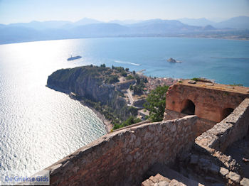 Akronafplia vanaf Palamidi gezien -  Nafplion - Argolis - Peloponessos - Foto 29 - Foto van https://www.grieksegids.nl/fotos/pelopon/nafplion/350px/nafplion-argolis-peloponessos-029.jpg