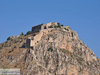 Kasteel Palamidi vanaf Nafplion gezien foto 2 - Foto van https://www.grieksegids.nl/fotos/pelopon/nafplion/350px/nafplion-argolis-peloponessos-038.jpg