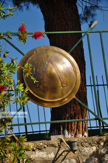 Spartaans schild in Sparti | Lakonia Peloponessos - Foto van https://www.grieksegids.nl/fotos/peloponessos/normaal/peloponessos-griekenland-0914.jpg