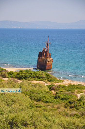 Scheepswrak Selinitsa bij Gythio | Lakonia Peloponnesos Griekenland 1 - Foto van https://www.grieksegids.nl/fotos/peloponessos/normaal/peloponessos-griekenland-1044.jpg