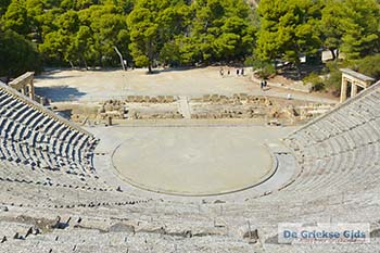 Theater Epidavros -Epidaurus in Argolis op Peloponnesos foto 2 - Foto van https://www.grieksegids.nl/fotos/peloponnesos/argolis/normaal/epidavros-epidaurus-002.jpg