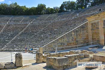 Theater Epidavros -Epidaurus in Argolis op Peloponnesos foto 4 - Foto van https://www.grieksegids.nl/fotos/peloponnesos/argolis/normaal/epidavros-epidaurus-004.jpg