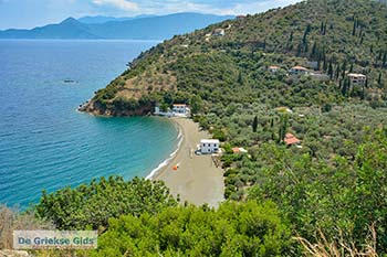Thiopafto beach bij Sampatiki Arkadia Peloponnesos - Griekse Gids - Foto van https://www.grieksegids.nl/fotos/peloponnesos/arkadia/mid/thiopafto-beach-bij-sampatiki-001.jpg