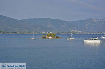 Daskalio op Poros (Saronische eilanden) nr2 - Foto van https://www.grieksegids.nl/fotos/poros/normaal/daskalio-poros-002.jpg