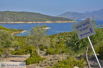 Daskalio op Poros (Saronische eilanden) nr6 - Foto van https://www.grieksegids.nl/fotos/poros/normaal/daskalio-poros-006.jpg