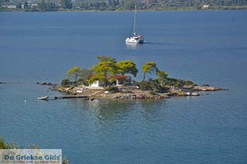 Daskalio op Poros (Saronische eilanden) nr8 - Foto van https://www.grieksegids.nl/fotos/poros/normaal/daskalio-poros-008.jpg