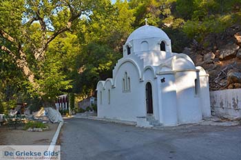 Zoodochou Pigis klooster Poros (Saronische eilanden) nr1 - Foto van https://www.grieksegids.nl/fotos/poros/normaal/klooster-poros-001.jpg