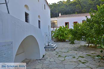 Zoodochou Pigis klooster Poros (Saronische eilanden) nr15 - Foto van https://www.grieksegids.nl/fotos/poros/normaal/klooster-poros-015.jpg