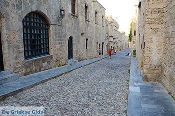 Ridderstraat - Rhodos stad Rhodos - Rhodos Dodecanese - Foto 1422 - Foto van https://www.grieksegids.nl/fotos/rhodos/350/rhodos-stad-159.jpg