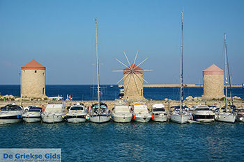 Drie stenen Molens Rhodos stad Rhodos - Rhodos Dodecanese - Foto 1514 - Foto van https://www.grieksegids.nl/fotos/rhodos/350/rhodos-stad-251.jpg