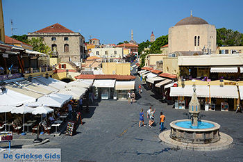 Hippocratesplein - Rhodos stad Rhodos - Rhodos Dodecanese - Foto 1730 - Foto van https://www.grieksegids.nl/fotos/rhodos/350/rhodos-stad-467.jpg