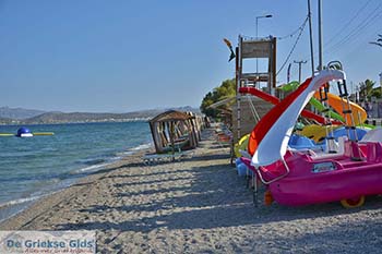 Strand bij Aianteio (Eantio) Salamis foto 3 - Foto van https://www.grieksegids.nl/fotos/salamina/normaal/salamis-saronische-eilanden-015.jpg