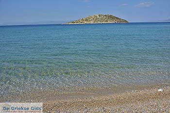 Eilandje Kanakia bij Salamis - Foto van https://www.grieksegids.nl/fotos/salamina/normaal/salamis-saronische-eilanden-036.jpg