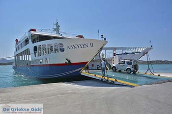 Overtocht vanaf Steno in het noordwesten van Salamis - Foto van https://www.grieksegids.nl/fotos/salamina/normaal/salamis-saronische-eilanden-050.jpg