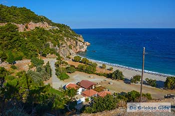 Tsambou beach (Tsabou) Samos 2 - Foto van https://www.grieksegids.nl/fotos/samos/normaal/tsambou-beach-002.jpg