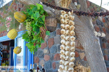 Ergens langs de weg op Santorini | Cycladen Griekenland | Foto 11 - Foto van https://www.grieksegids.nl/fotos/santorini/normaal/langs-de-weg-santorini-011.jpg