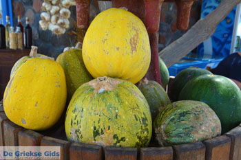 Ergens langs de weg op Santorini | Cycladen Griekenland | Foto 12 - Foto van https://www.grieksegids.nl/fotos/santorini/normaal/langs-de-weg-santorini-012.jpg