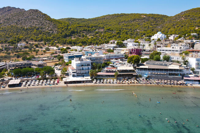 Aghia Marina Aegina | Saronische eilanden - Foto van https://www.grieksegids.nl/fotos/saronische-eilanden/aegina/aghia-marina/mid/aghia-marina-001.jpg?v=1782723727