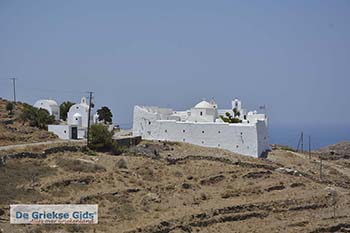 Taxiarches klooster Serifos  - Cycladen 1 - Foto van https://www.grieksegids.nl/fotos/serifos/normaal/taxiarches-klooster-serifos-001.jpg