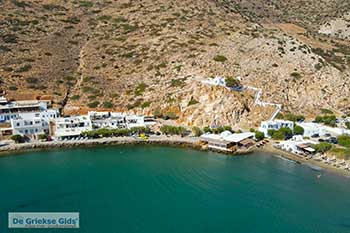 Agia Marina Kamares 10  Sifnos Cycladen - Foto van https://www.grieksegids.nl/fotos/sifnos/normaal/agia-marina-kamares-010.jpg