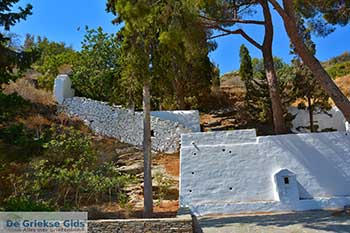 Agion Anargiron Duiventillen 03  Sifnos Cycladen - Foto van https://www.grieksegids.nl/fotos/sifnos/normaal/agion-anargiron-duiventillen-003.jpg