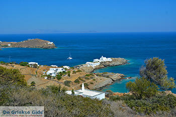 Chrisopigi Sifnos - Cycladen 2 - Foto van https://www.grieksegids.nl/fotos/sifnos/normaal/chrisopigi-002.jpg