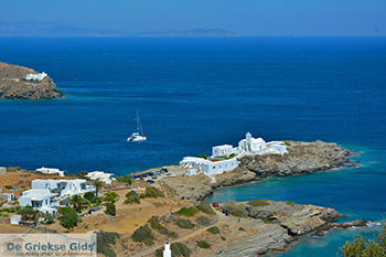 Chrisopigi Sifnos - Cycladen 3 - Foto van https://www.grieksegids.nl/fotos/sifnos/normaal/chrisopigi-003.jpg