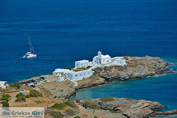 Chrisopigi Sifnos - Cycladen 4 - Foto van https://www.grieksegids.nl/fotos/sifnos/normaal/chrisopigi-004.jpg