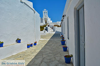 Chrisopigi Sifnos - Cycladen 11 - Foto van https://www.grieksegids.nl/fotos/sifnos/normaal/chrisopigi-011.jpg