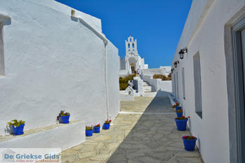 Chrisopigi Sifnos - Cycladen 12 - Foto van https://www.grieksegids.nl/fotos/sifnos/normaal/chrisopigi-012.jpg